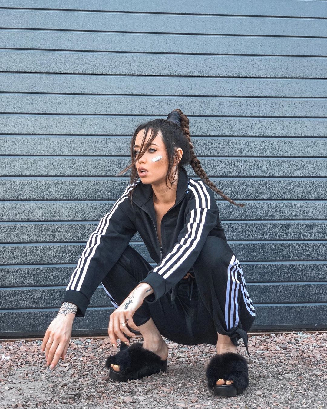 Навпочіпки і в тапках: Надя Дорофєєва вразила зухвалим спортивним образом