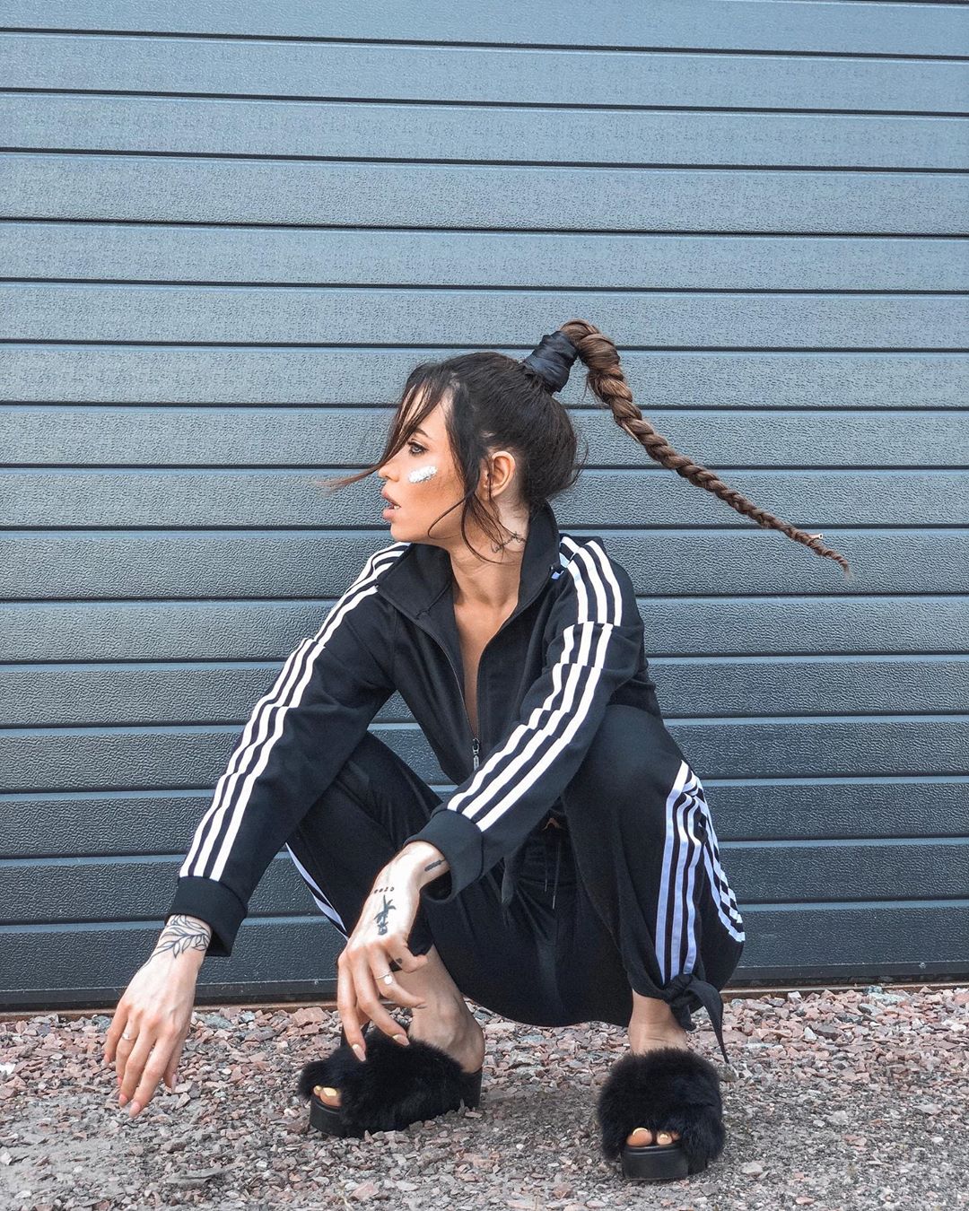 Навпочіпки і в тапках: Надя Дорофєєва вразила зухвалим спортивним образом