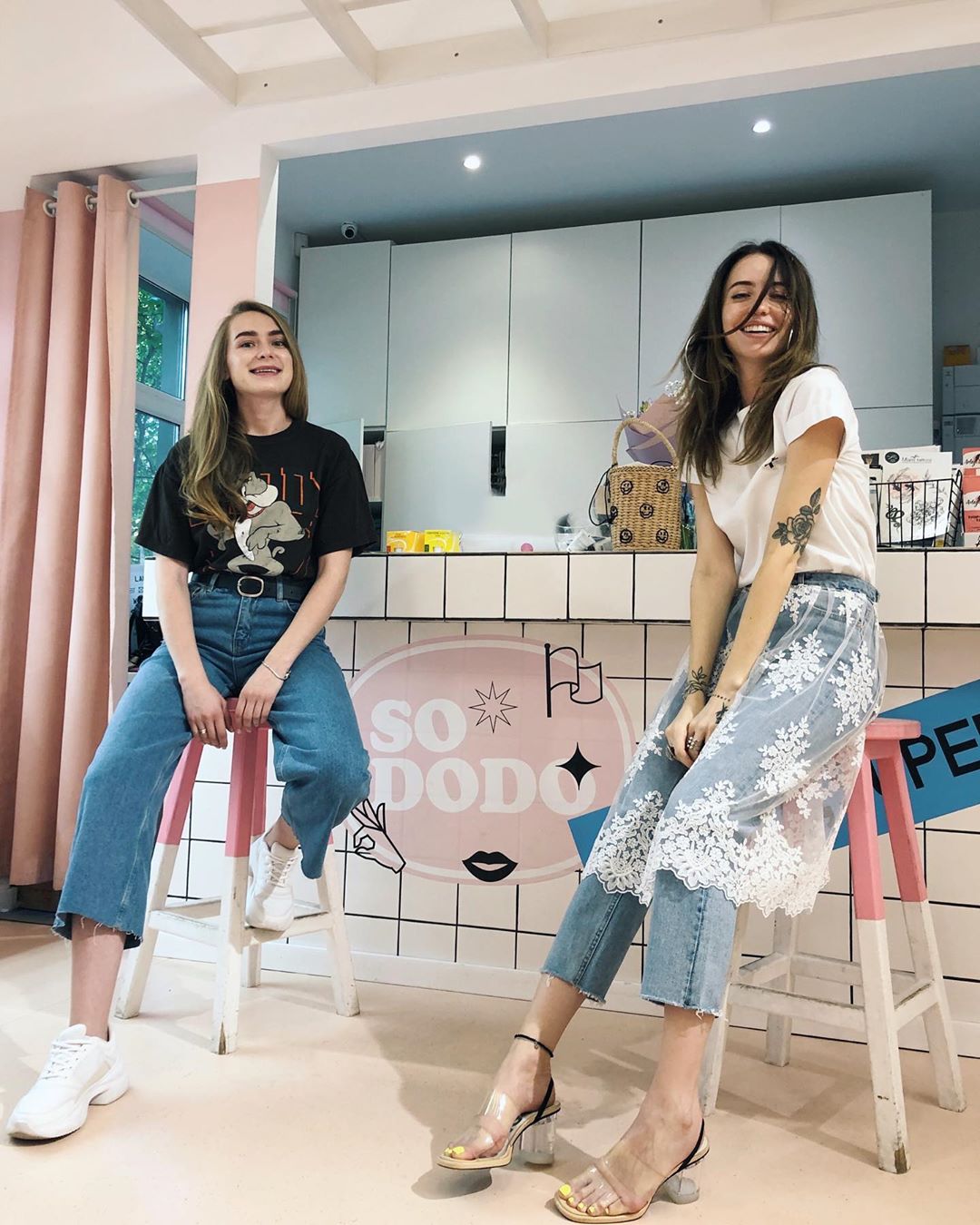 В платье и штанах-юбке: Надя Дорофеева показала топ-4 стильных образа на лето