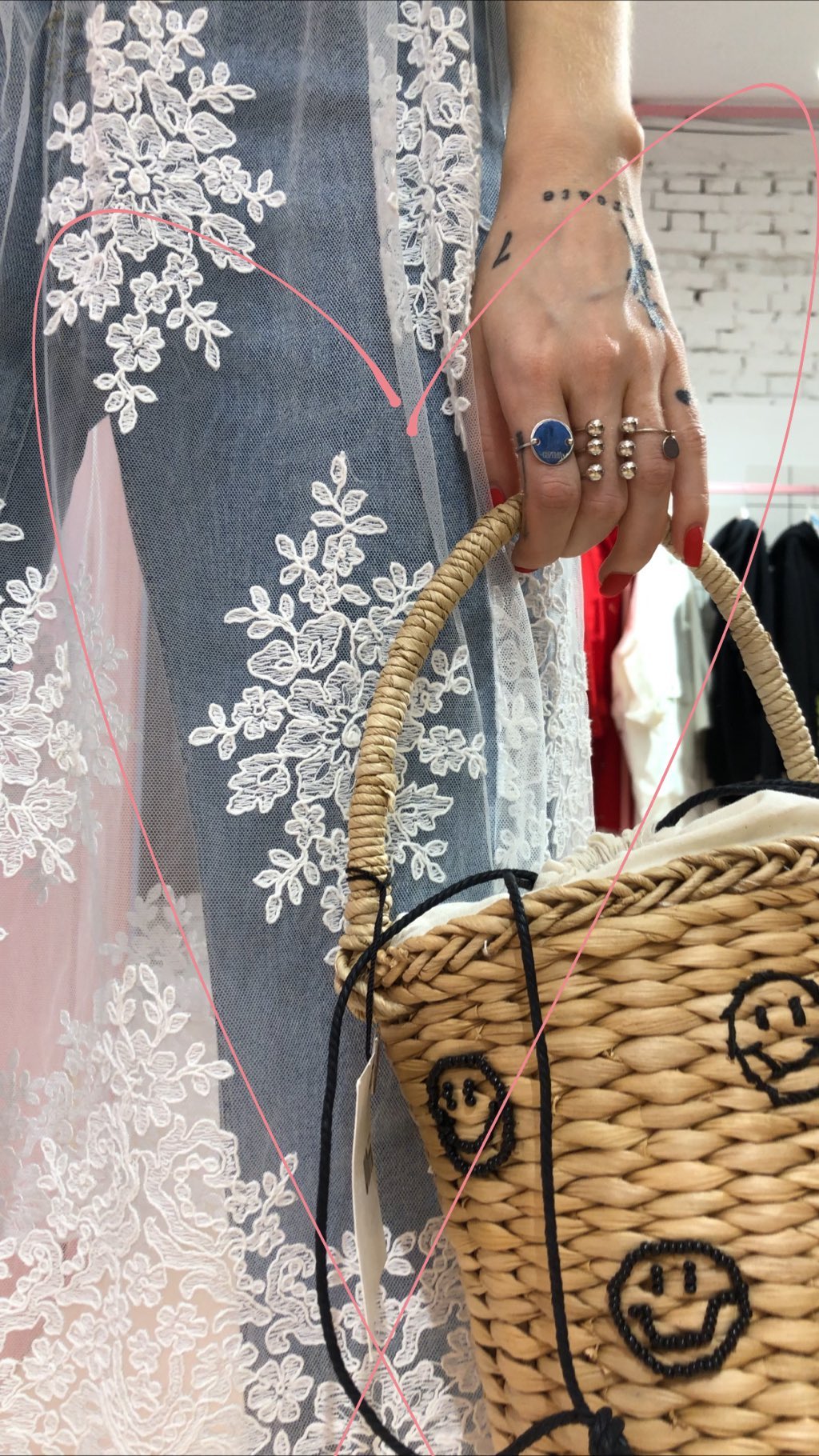 В платье и штанах-юбке: Надя Дорофеева показала топ-4 стильных образа на лето