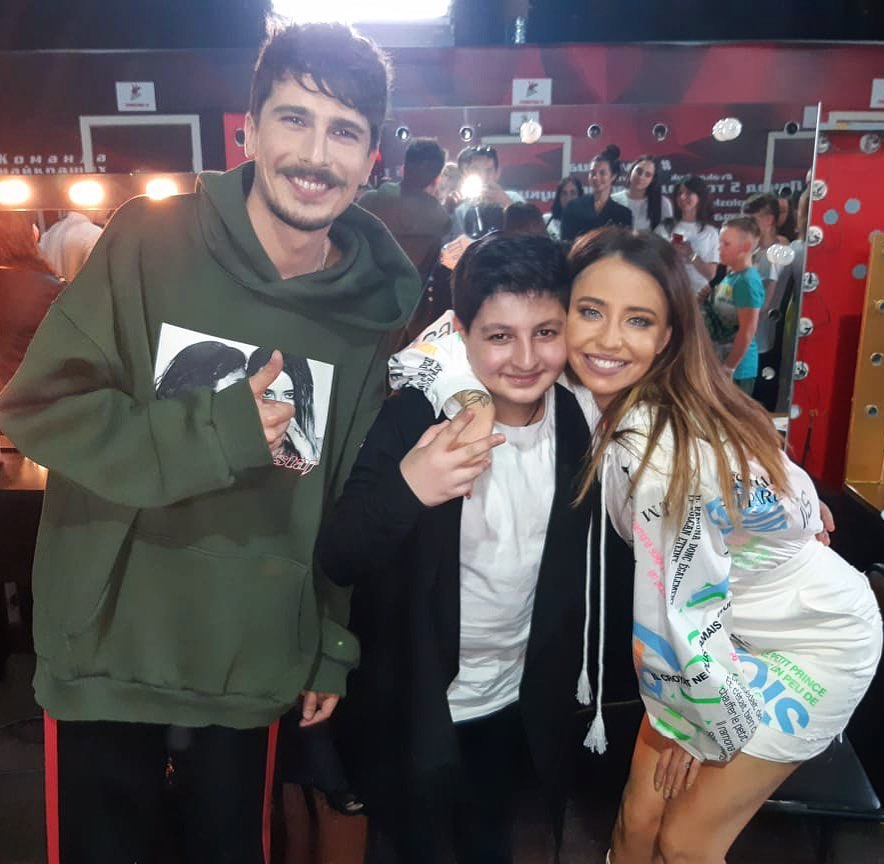 Катя Осадча та Юрій Горбунов підкорили романтичними образами в суперфіналі 5-го сезону шоу Голос. Діти