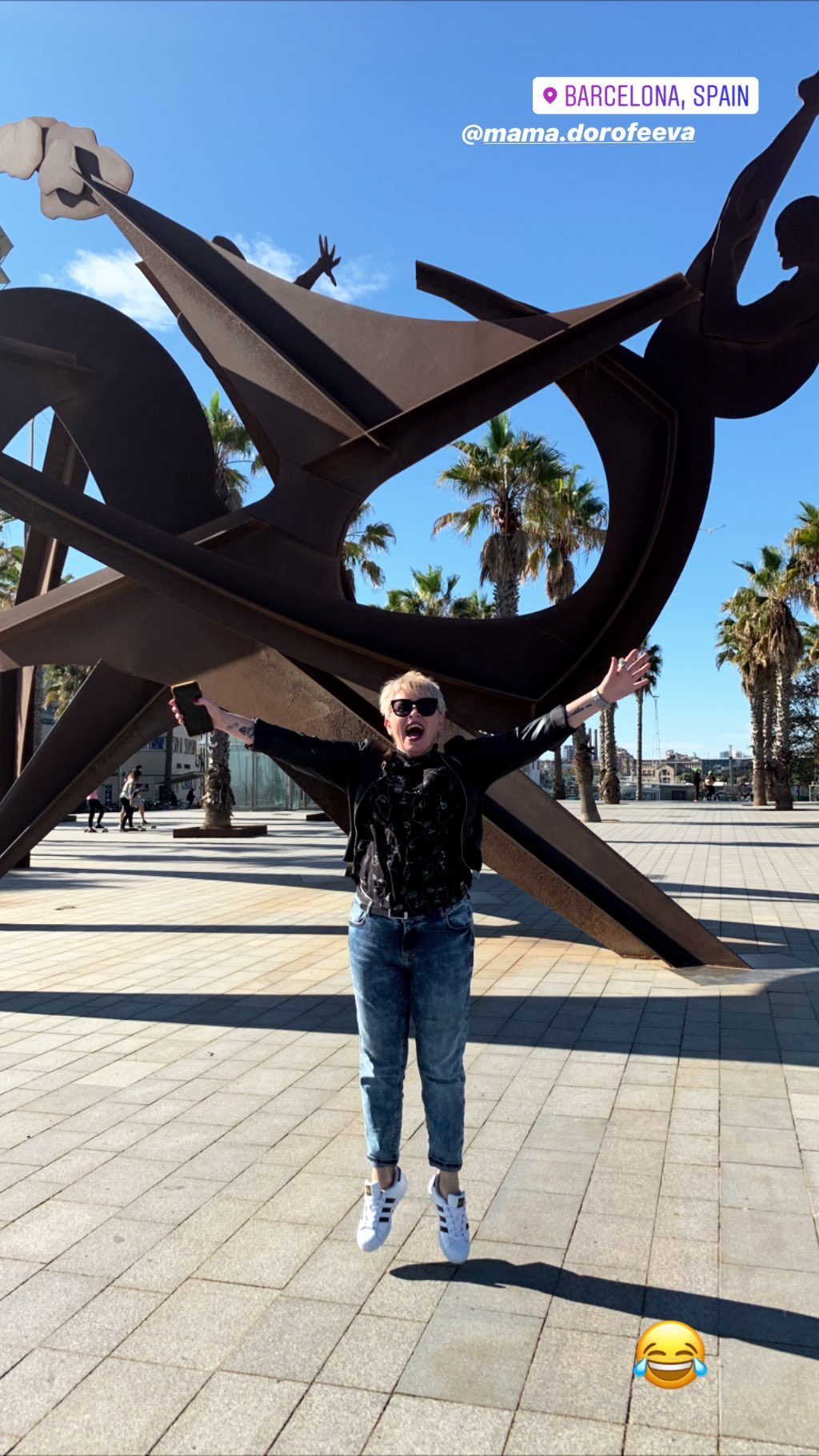 Стильні і щасливі: Надя Дорофєєва захопила прогулянкою з мамою по Барселоні