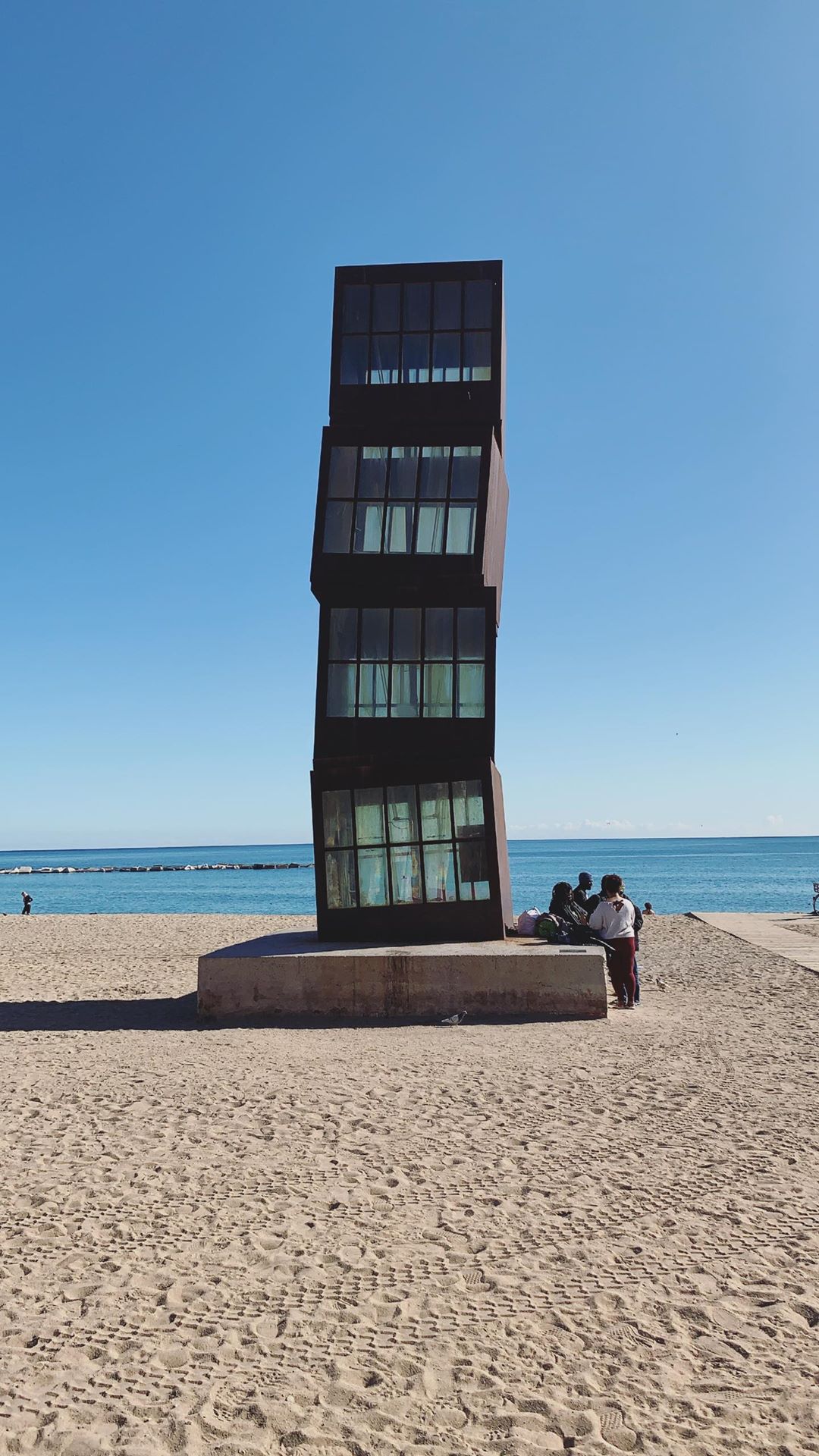 Стильні і щасливі: Надя Дорофєєва захопила прогулянкою з мамою по Барселоні