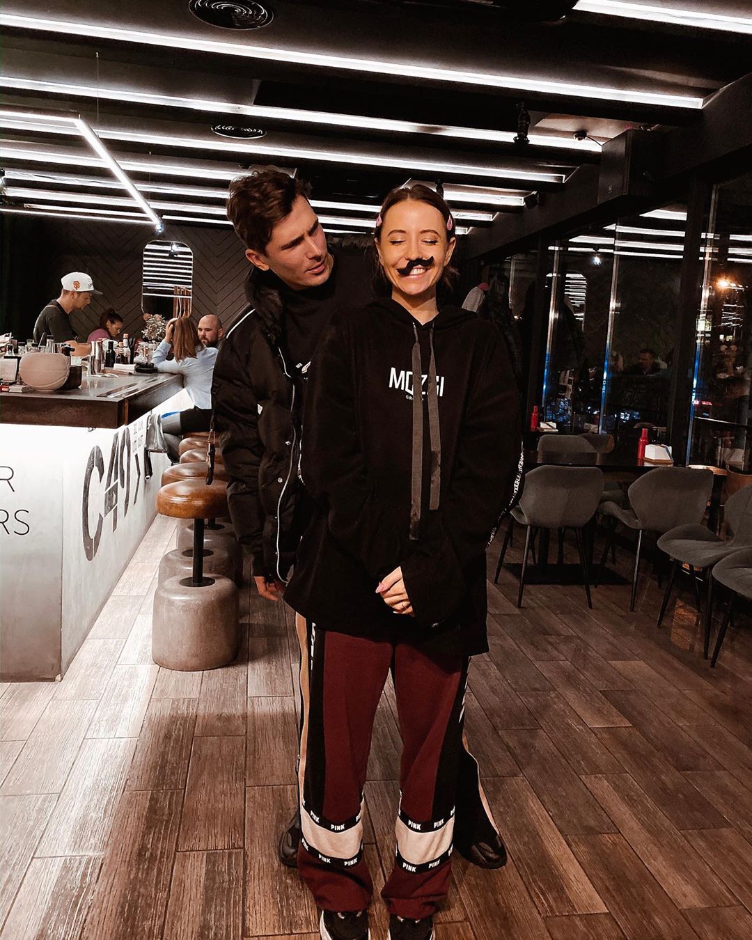 А ей идет: Надя Дорофеева неожиданно "отрастила" усы (фото)