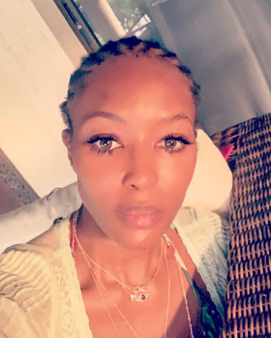 Супермодель Наоми Кэмпбелл показала честное фото без парика