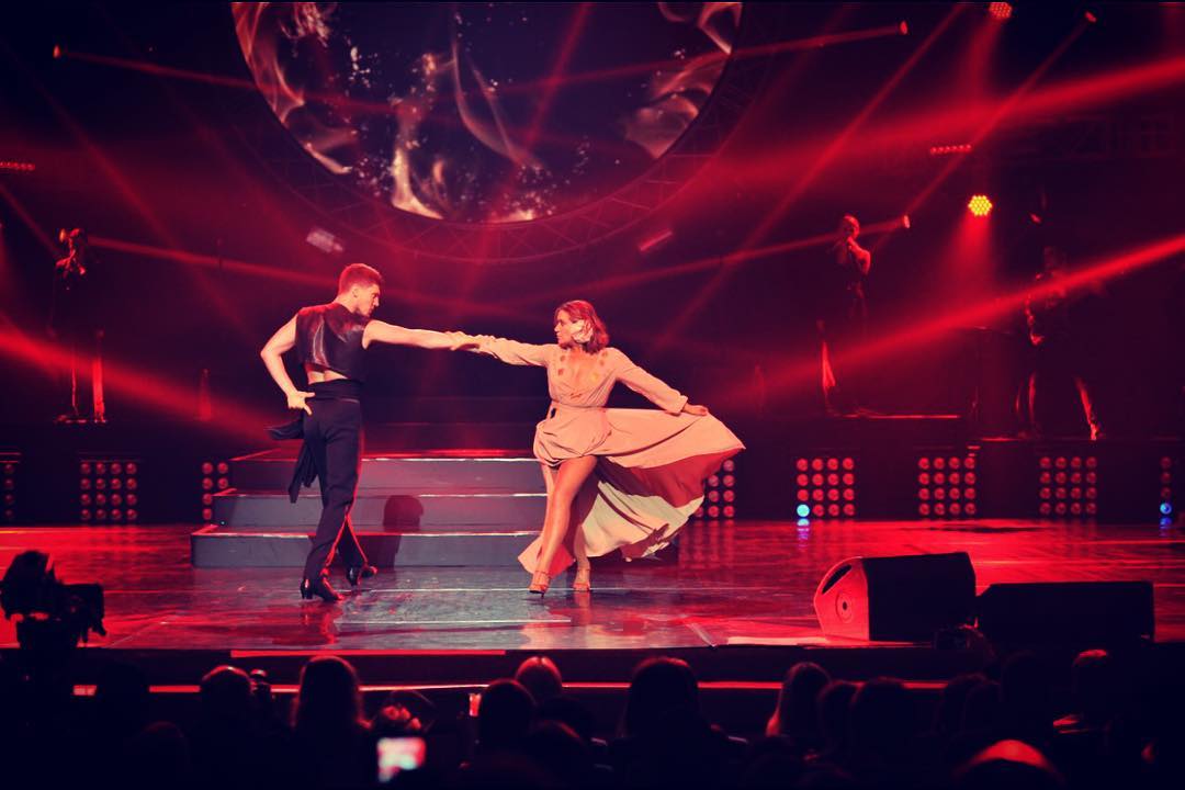 Королева и совершенство: Наталья Могилевская показала роскошную фигуру в мини-платье