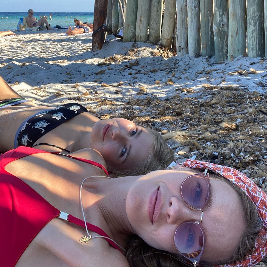 Лето с любимым: Наталья Водянова показала редкие фото с отдыха с Антуаном Арно