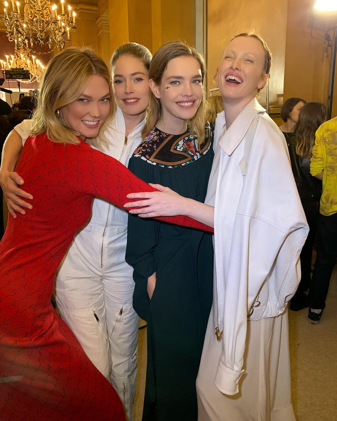 Наталья Водянова, Опра Уинфри, Карли Клосс, Даутцен Крус на показе Stella McCartney в Париже