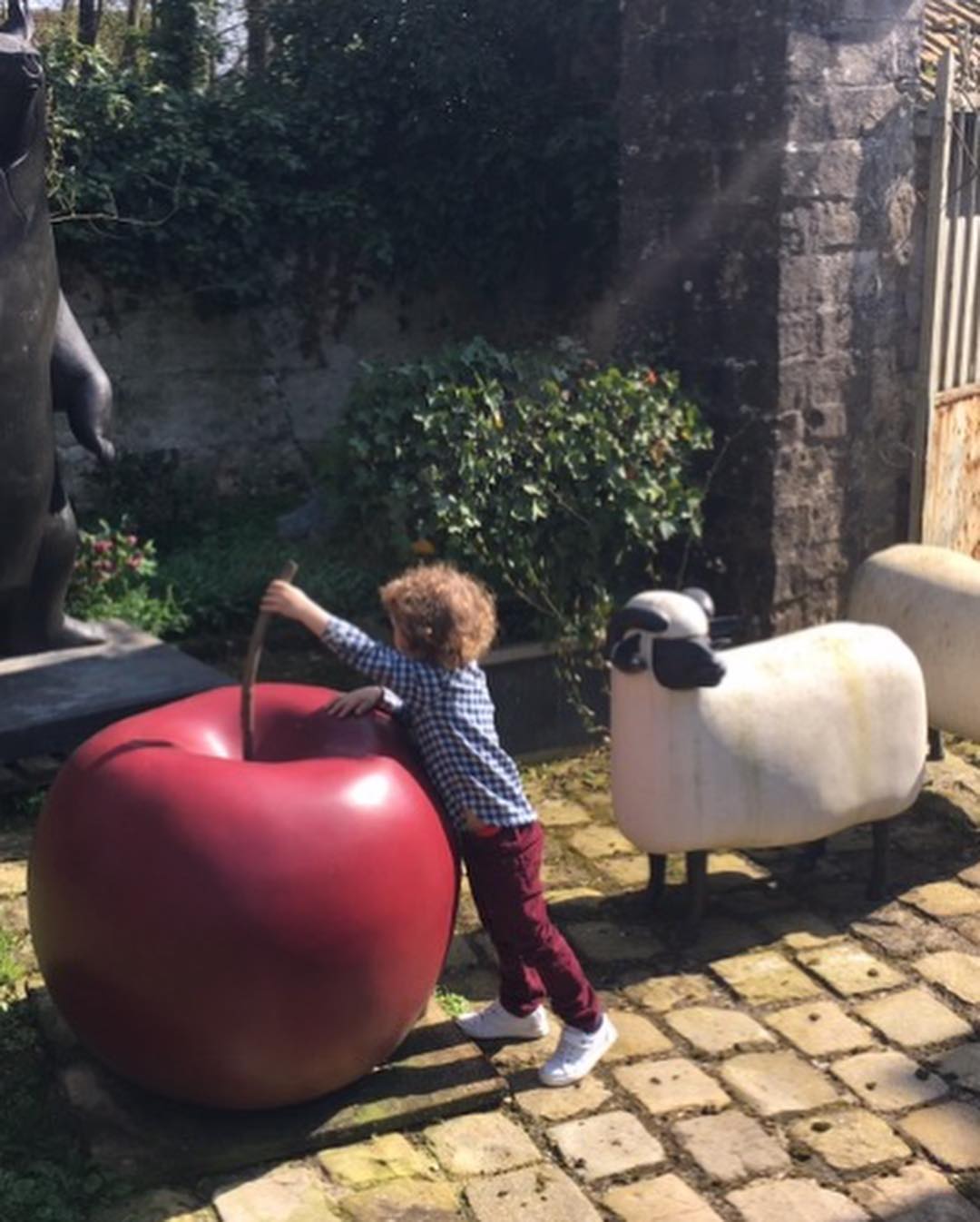 Семейная идиллия: Наталья Водянова показала редкие кадры с детьми