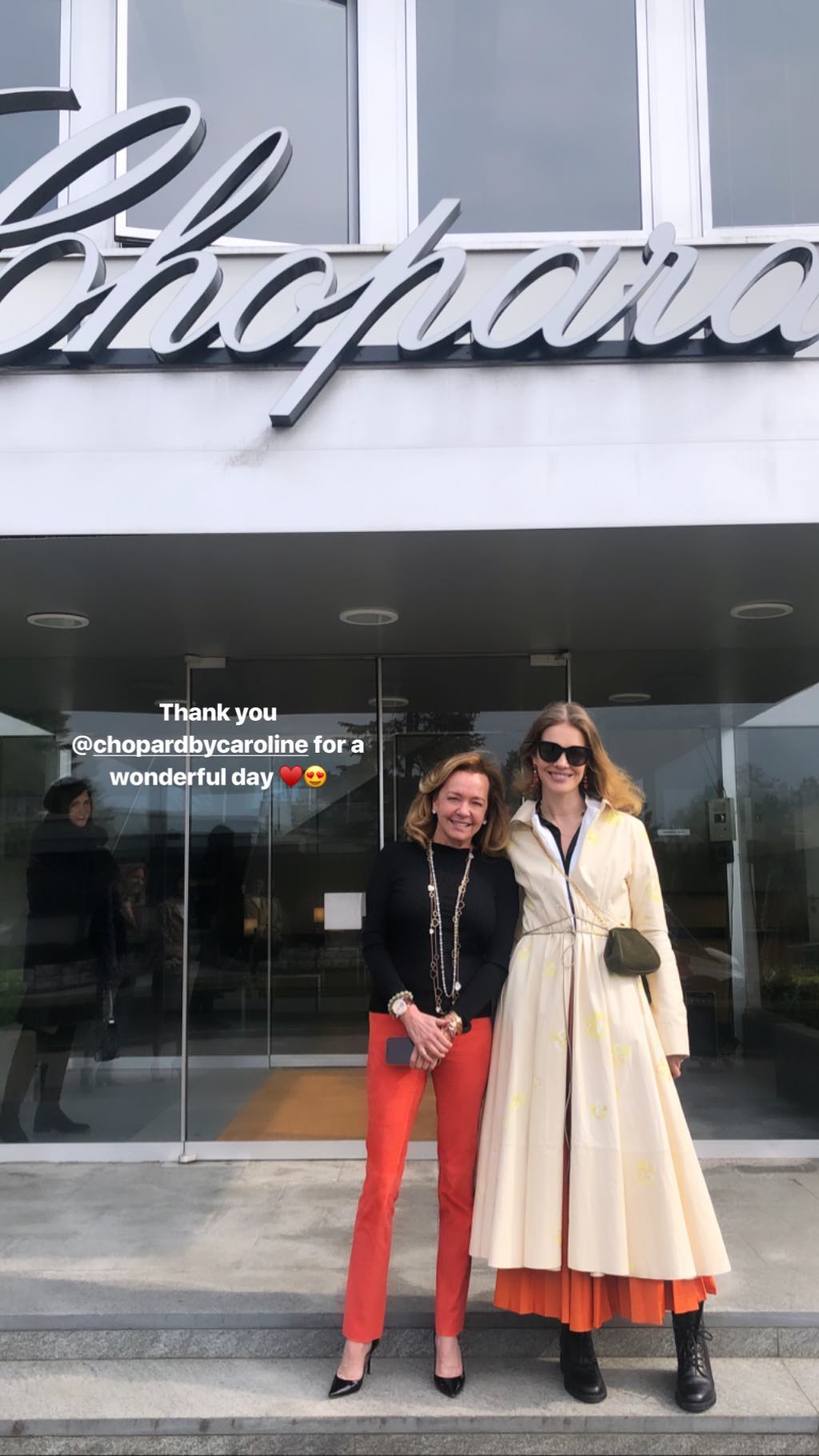 В лимонному плаття і пелюстках троянд: Наталя Водянова захоплює квітучим виглядом