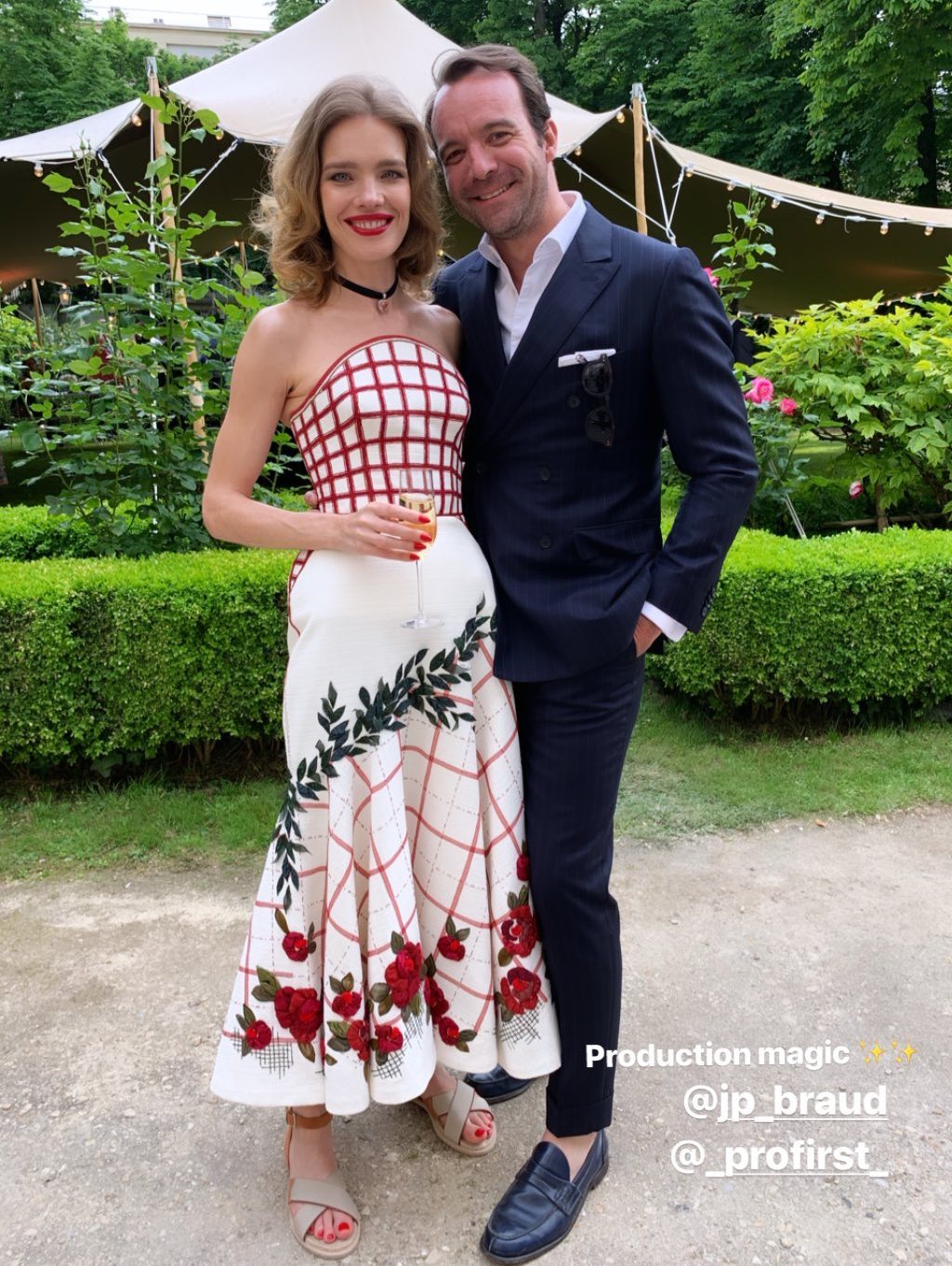 Квіткова фея: стильна Наталія Водянова захопила жіночним нарядом