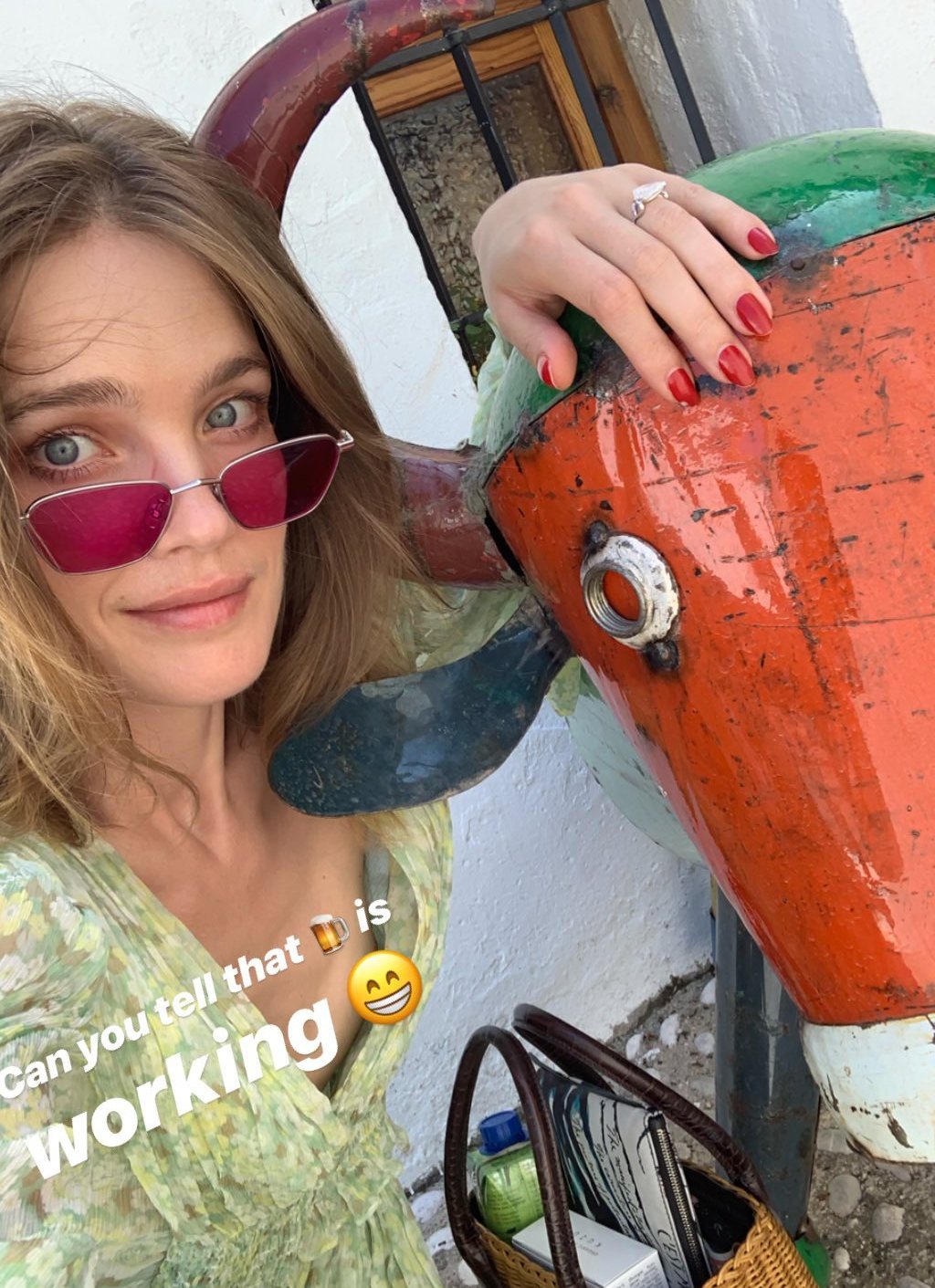 Одна на пляжі: Наталія Водянова насолоджується відпусткою в Іспанії без чоловіка і дітей