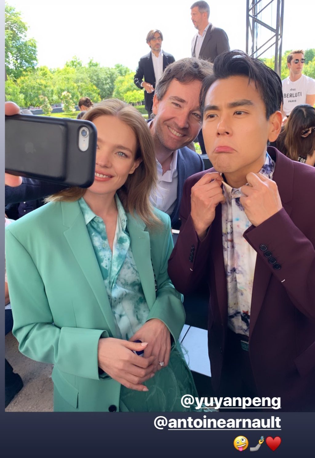 Хвиля свіжості: Наталія Водянова похвалилася розкішним м'ятним костюмом і квітучим виглядом