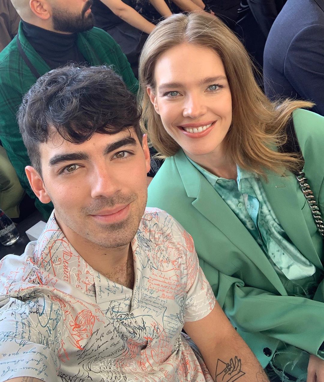 Хвиля свіжості: Наталія Водянова похвалилася розкішним м'ятним костюмом і квітучим виглядом