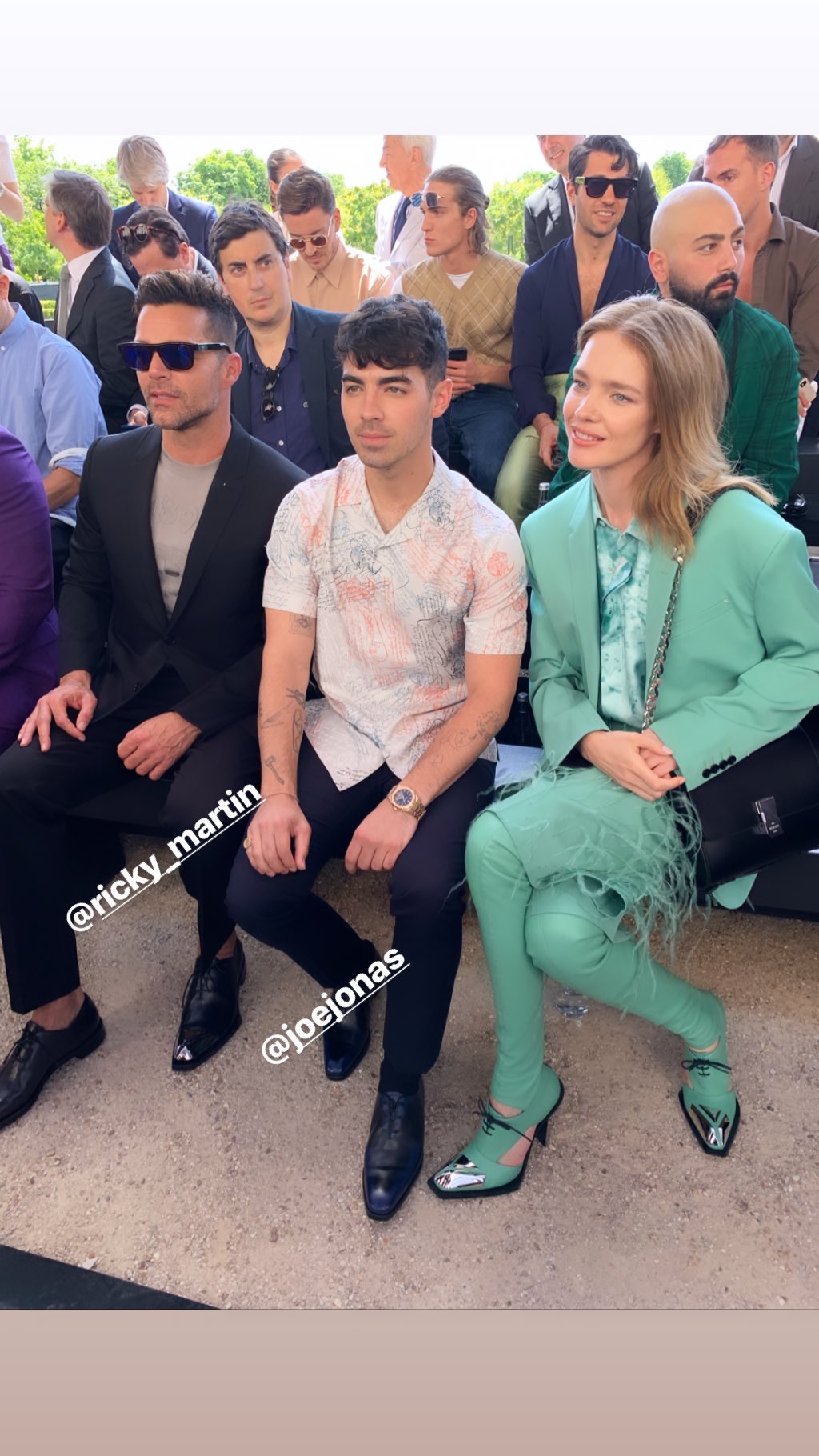 Хвиля свіжості: Наталія Водянова похвалилася розкішним м'ятним костюмом і квітучим виглядом