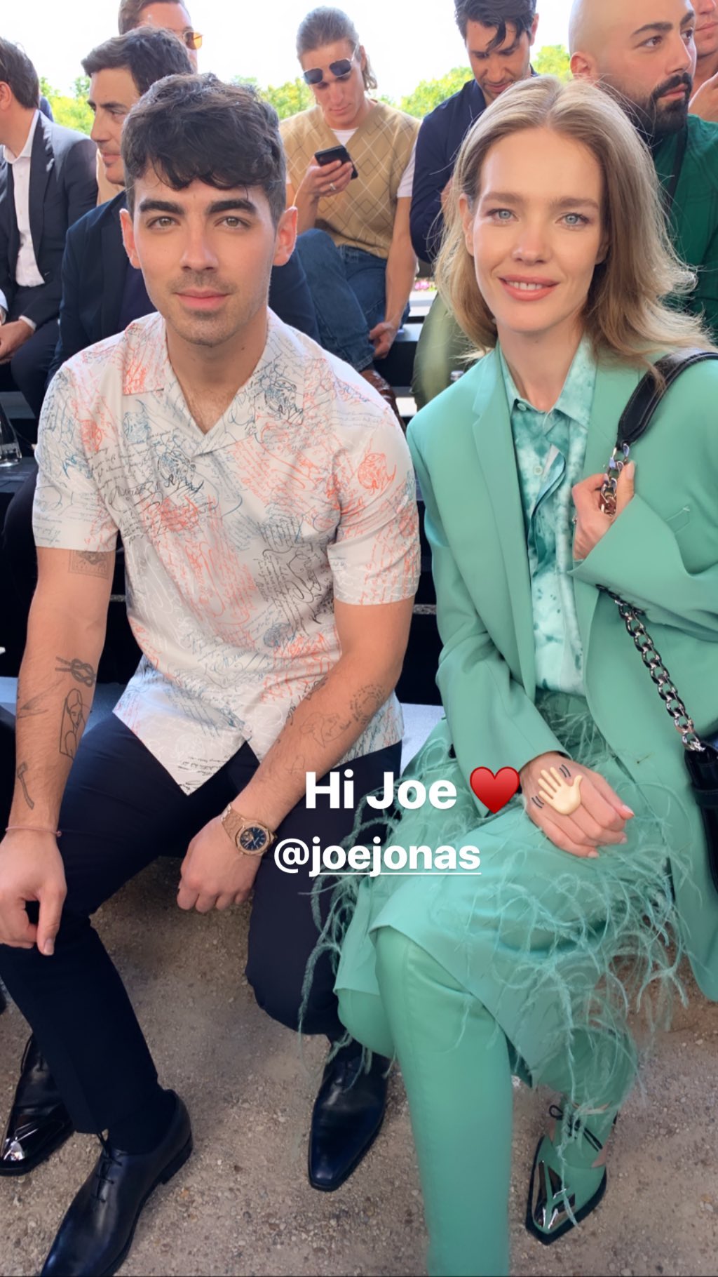 Хвиля свіжості: Наталія Водянова похвалилася розкішним м'ятним костюмом і квітучим виглядом