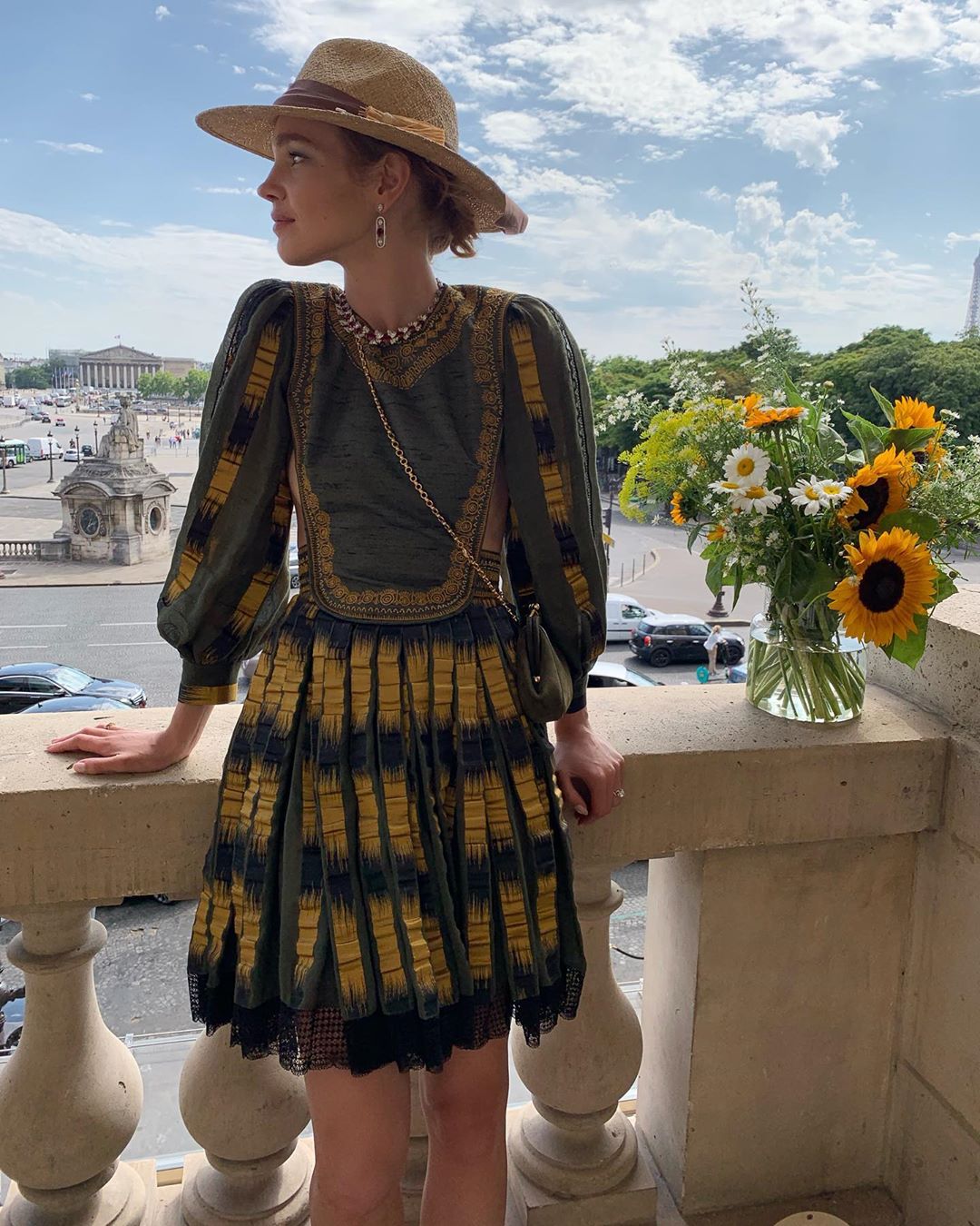 У всіх нарядах чудова: Наталія Водянова блищить в сукні Dior і капелюсі від українського дизайнера