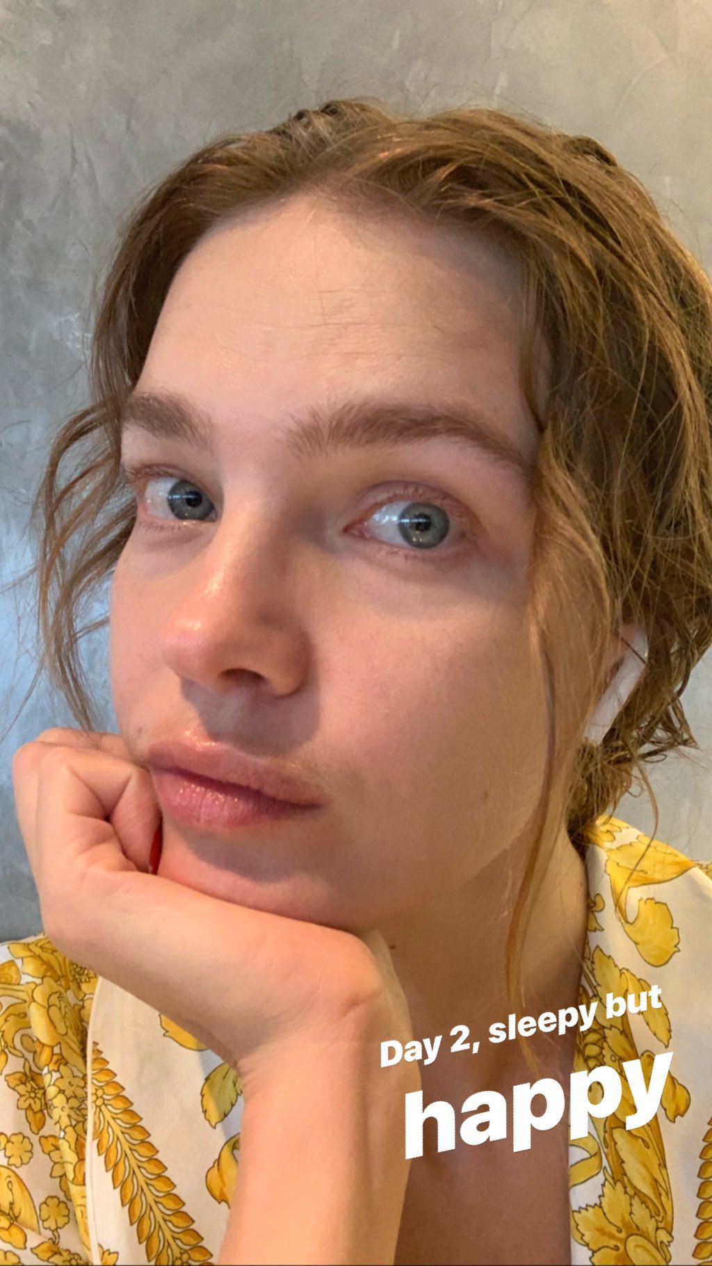 Одна на пляжі: Наталія Водянова насолоджується відпусткою в Іспанії без чоловіка і дітей