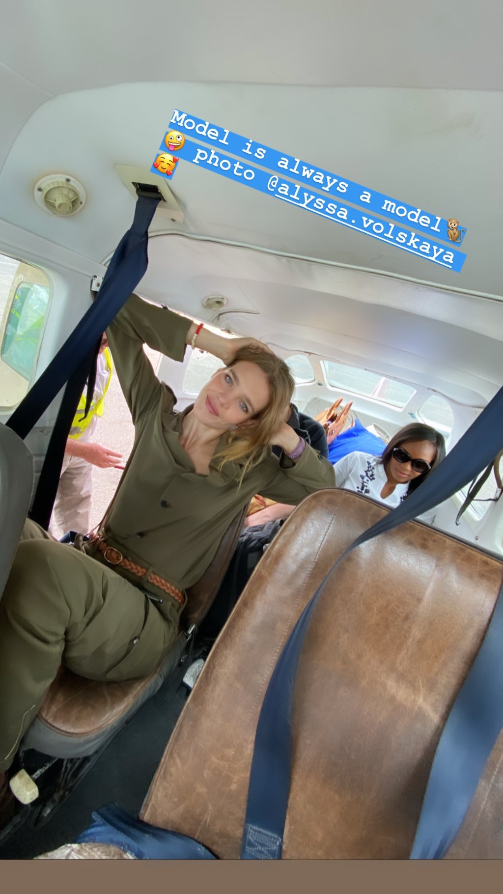 Модель и в Африке модель: Наталья Водянова восхитила совершенным телом в стильном комбинезоне