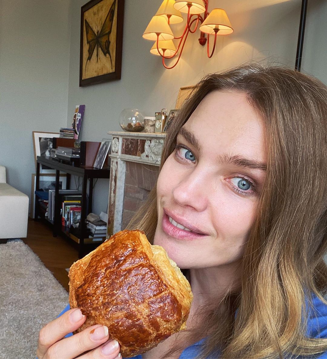 Гарна без силікону: Наталія Водянова підкорила природною красою і молодістю