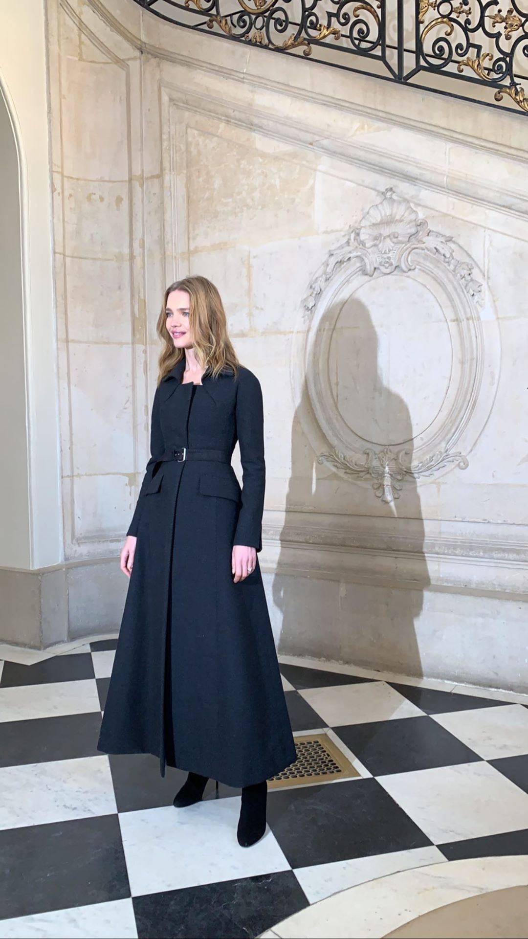 Треба брати: Наталія Водянова демонструє наймодніше пальто весни