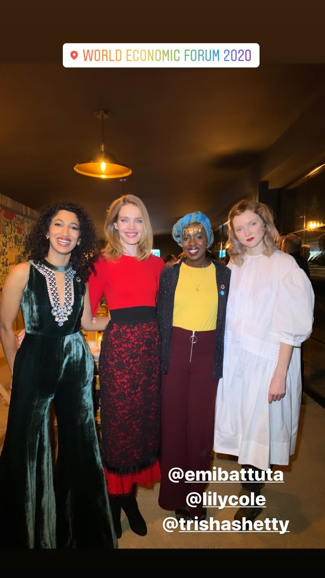 Міні і ботфорти на шпильках: Наталія Водянова блиснула стрункими ногами на форумі в Давосі