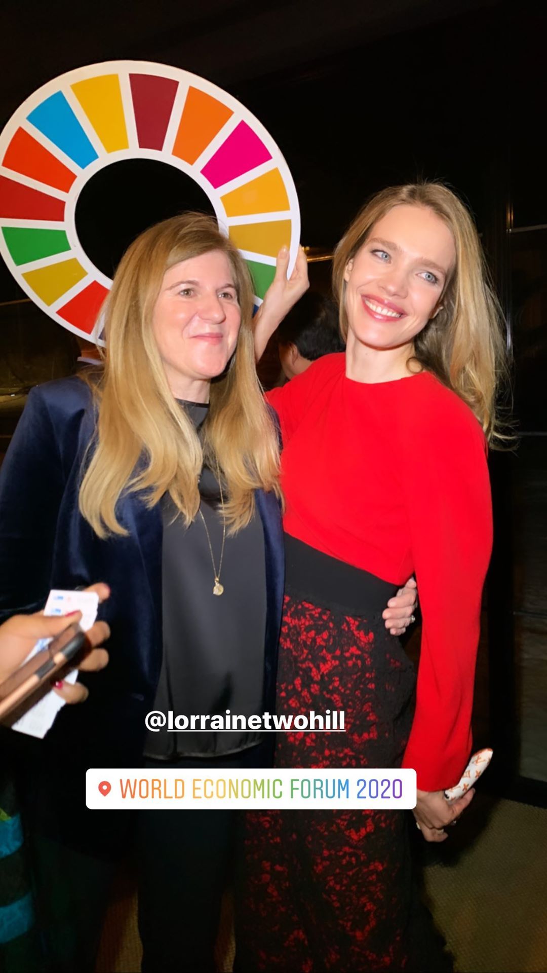 Міні і ботфорти на шпильках: Наталія Водянова блиснула стрункими ногами на форумі в Давосі