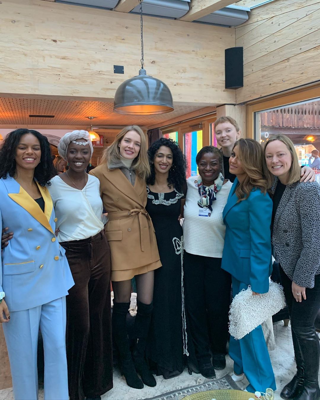 Міні і ботфорти на шпильках: Наталія Водянова блиснула стрункими ногами на форумі в Давосі