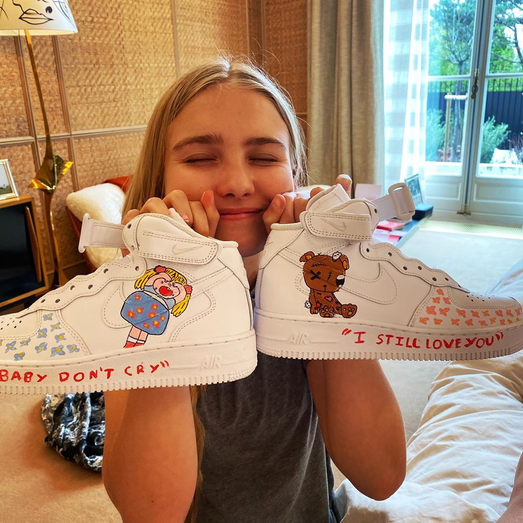 У &quot;зефірному&quot; костюмі та чорних кедах: Наталія Водянова похвалилася стрункою фігурою в незвичайному вбранні