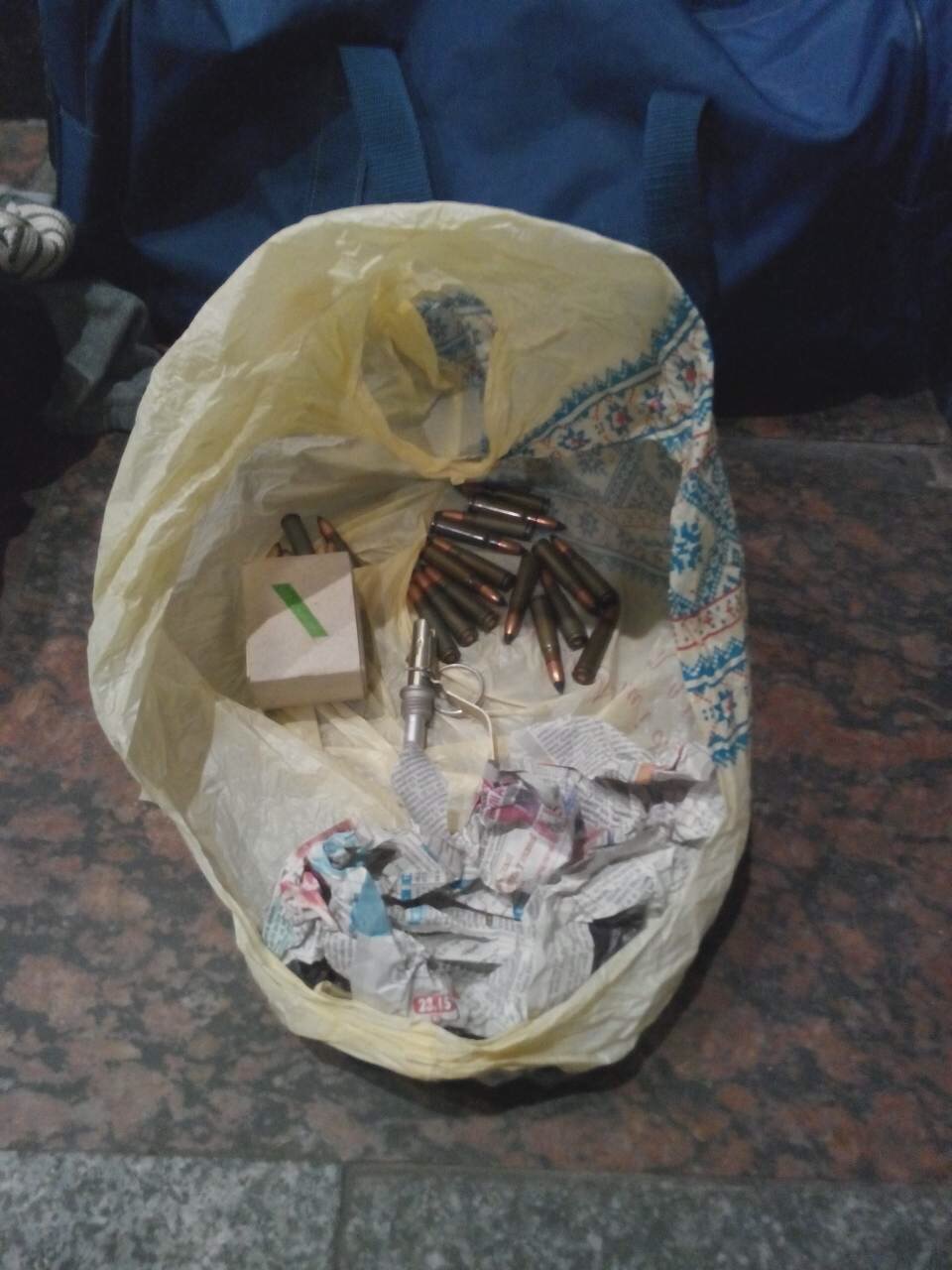 На железнодорожном вокзале во Львове пограничники обнаружили сумку с боеприпасами