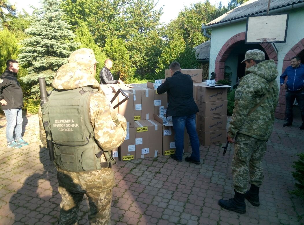 На Закарпатье пограничники изъяли 100 ящиков сигарет на сумму более 1,1 млн гривен