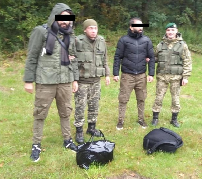 Пограничники задержали 5 нелегальных мигрантов из Алжира и Монголии