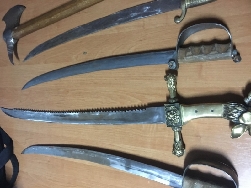 Громадянин РФ намагався вивезти з України старовинну зброю