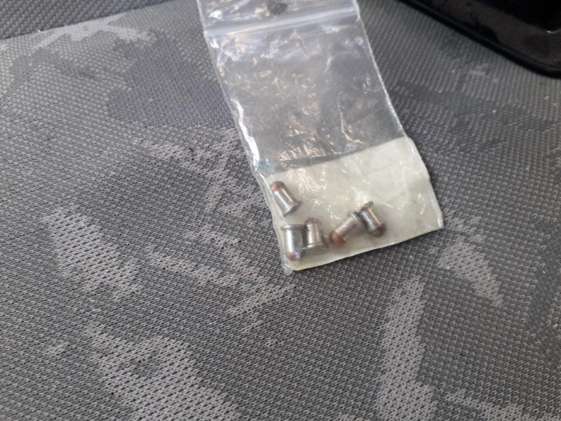 В районе проведения АТО обнаружили машину с символикой ДНР и жетоном "Востока"