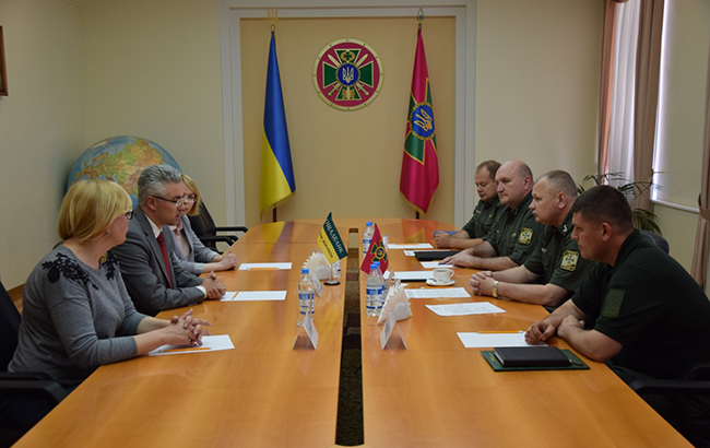 "Ощадбанк" встановить термінали для оплати штрафів на КПП через держкордон