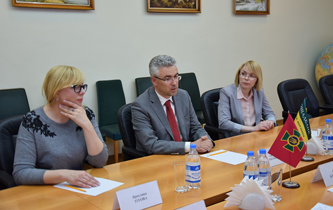 "Ощадбанк" встановить термінали для оплати штрафів на КПП через держкордон