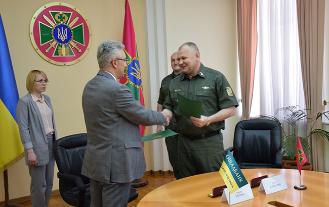 "Ощадбанк" встановить термінали для оплати штрафів на КПП через держкордон