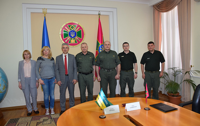 &quot;Ощадбанк&quot; встановить термінали для оплати штрафів на КПП через держкордон