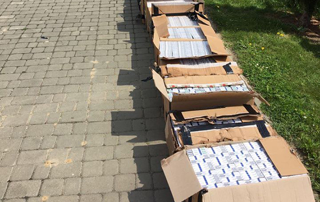 Майже 40 ящиків контрабандних сигарет виявлено на кордоні з Польщею та Румунією