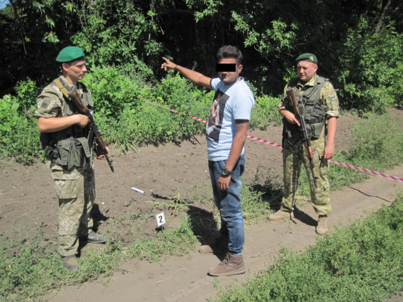 На границе с Россией задержали группу нелегальных мигрантов