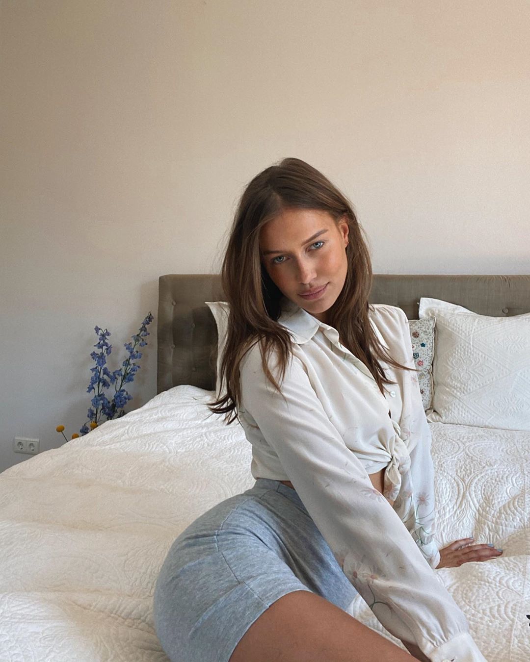 Смесь Анджелины Джоли и Ирины Шейк: в сети обсуждают молодую возлюбленную Брэда Питта