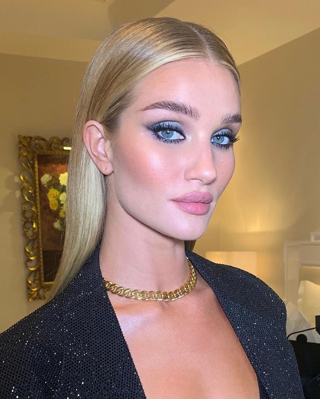 Запали ніч! Топ-3 спокусливих образи від Роузі Хантінгтон-Уайтлі, які зроблять вас зіркою вечора