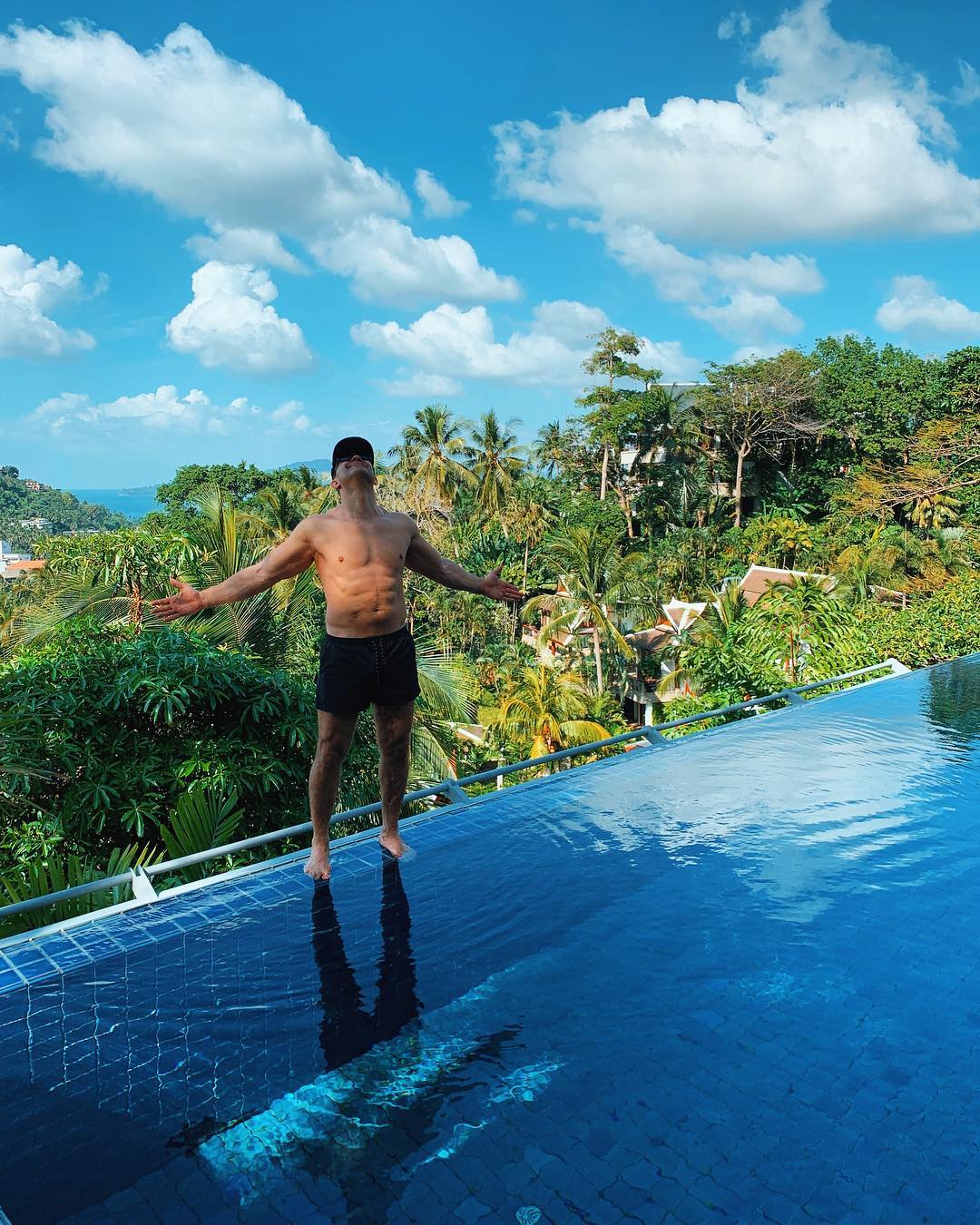 "Схудла на 10 кг": дружина Тищенко поділилася яскравими фото з Таїланду