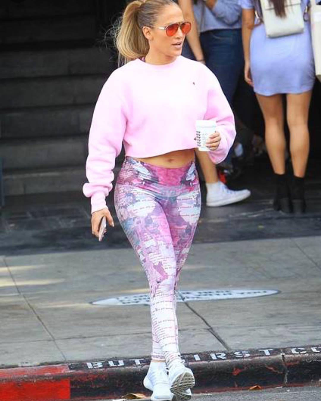 Всегда в форме: Дженнифер Лопес продемонстрировала железный пресс