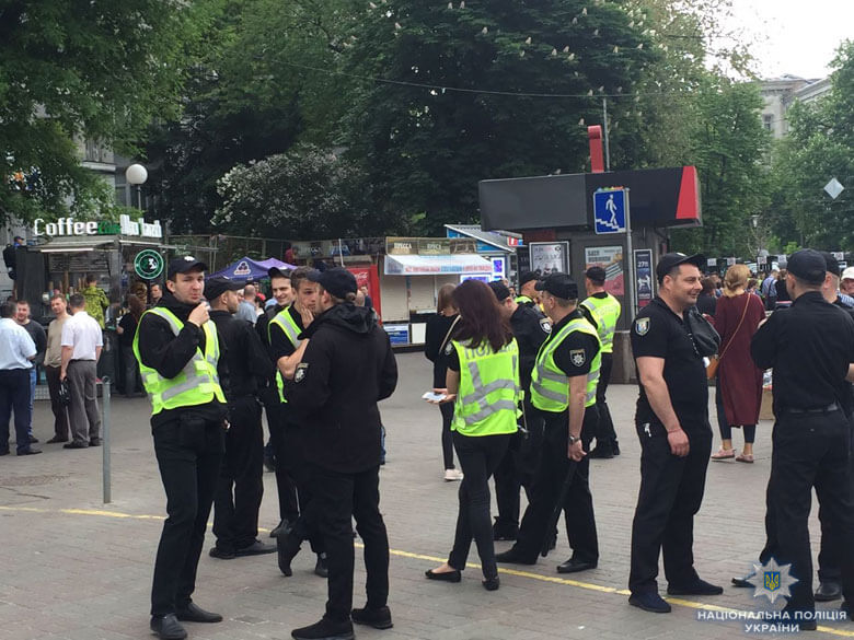 У Києві чоловік з рушницею намагався пройти на акцію до 9 травня