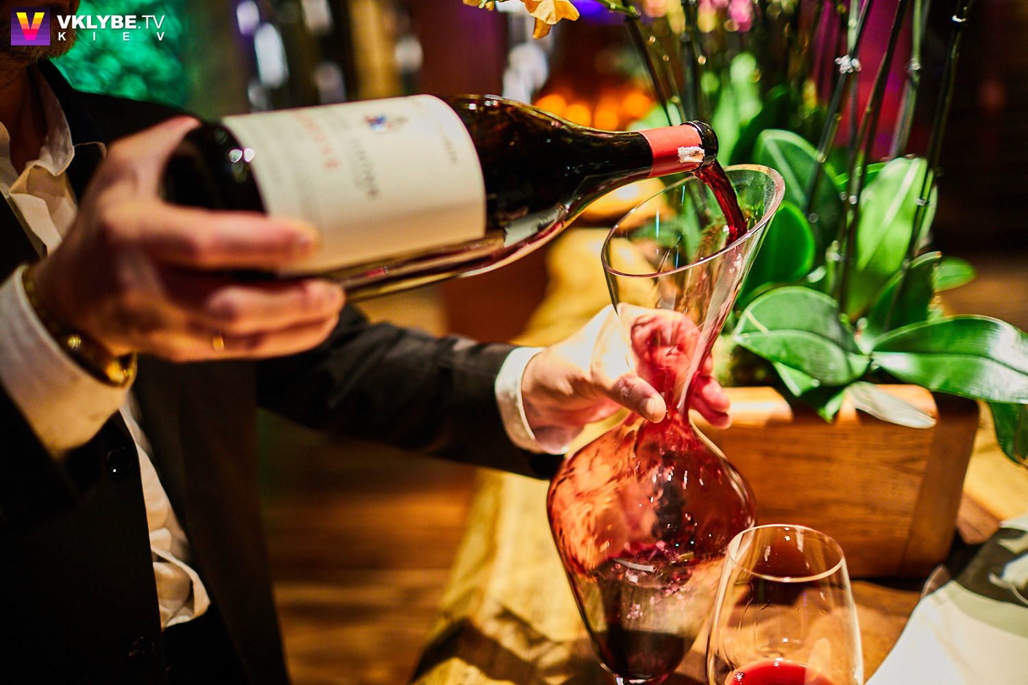 Сімейний ресторан на воді Veranda on the river презентує нове сезонне меню