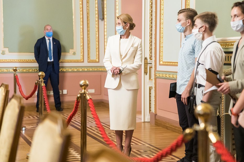 Елена Зеленская вышла в свет в белоснежном образе (фото)