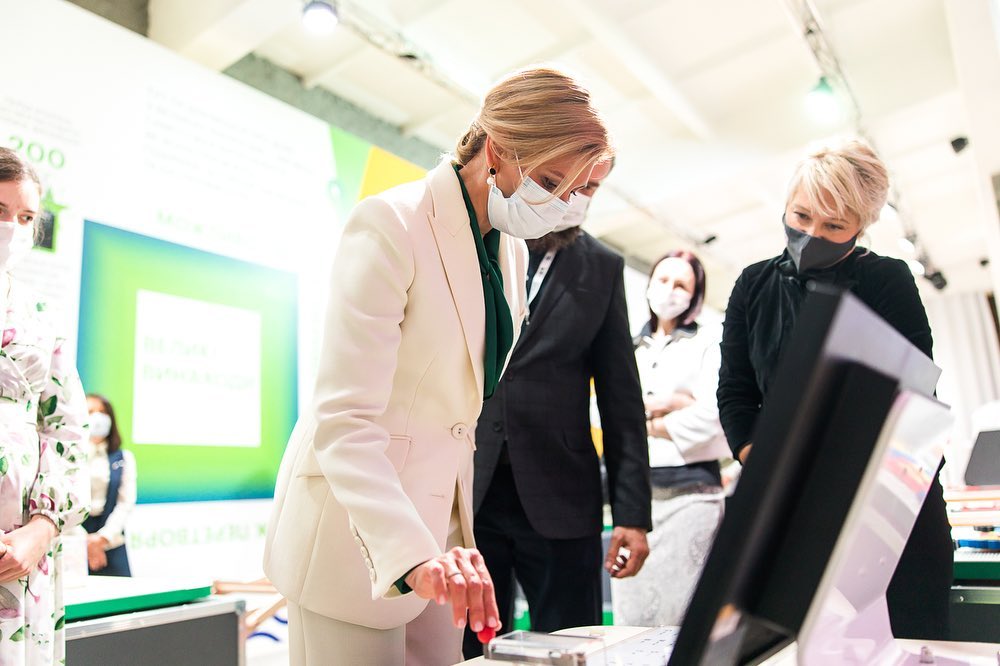 Елена Зеленская вышла в свет в белоснежном образе (фото)