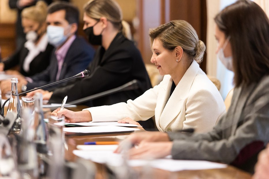 Елена Зеленская вышла в свет в белоснежном образе (фото)