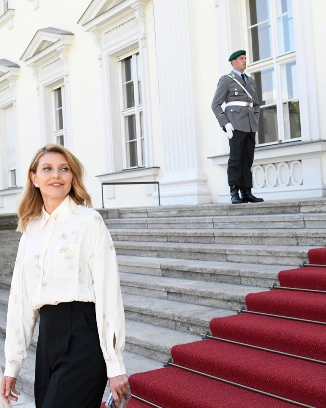 Глаз не отвести: Елена Зеленская блистает в Берлине в стильном классическом наряде